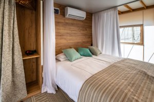 Glamping Stan Safari s podkrovím s 2 ložnicemi s výhledem na moře pro max. 4 osoby - foto 8