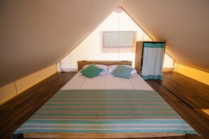 Glamping Stan Safari s podkrovím s 2 ložnicemi s výhledem na moře pro max. 4 osoby - foto 9