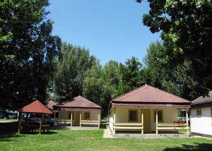 Camping & Bungalows Füred - bungalovy - areál, foto 3